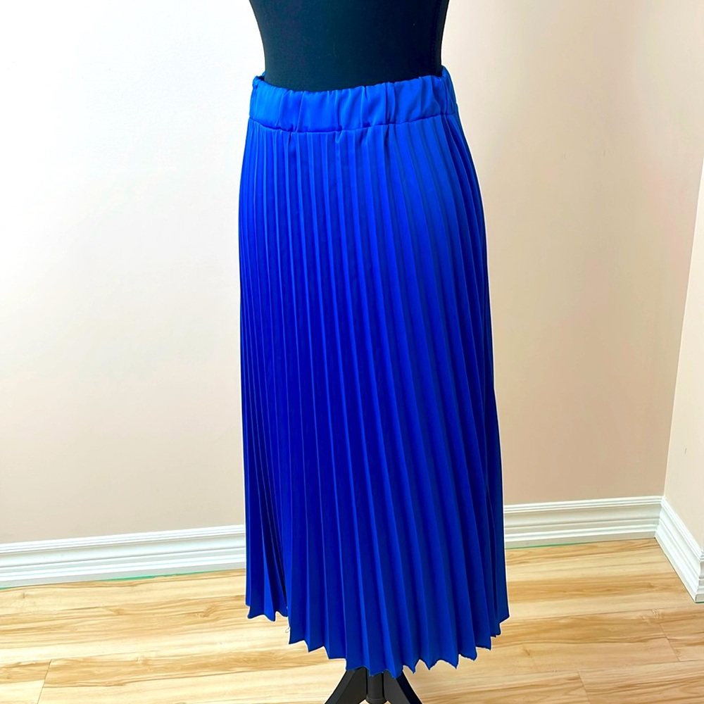 Brand new Italian skirt, size S